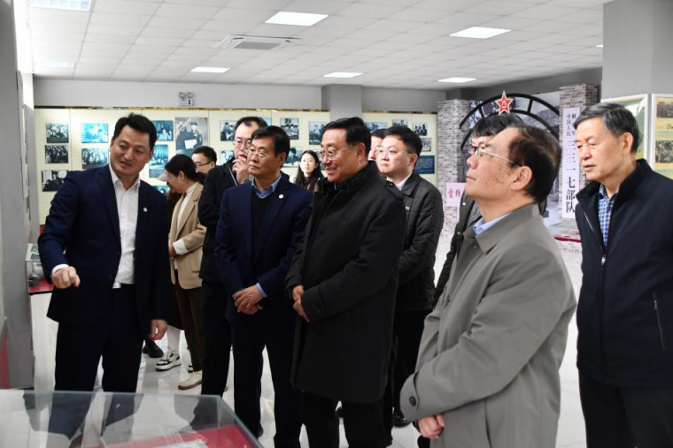 青岛电影学院在新葡萄官网雷锋馆挂牌成立思想政治理课实践教学基地