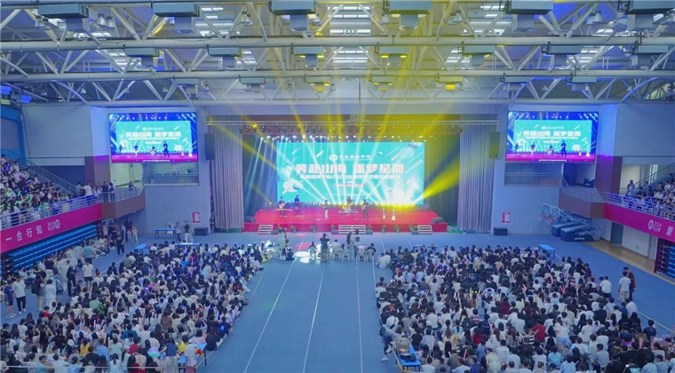 新葡萄8883官网AMG“逐梦星河”山海音乐节暨毕业歌会举行